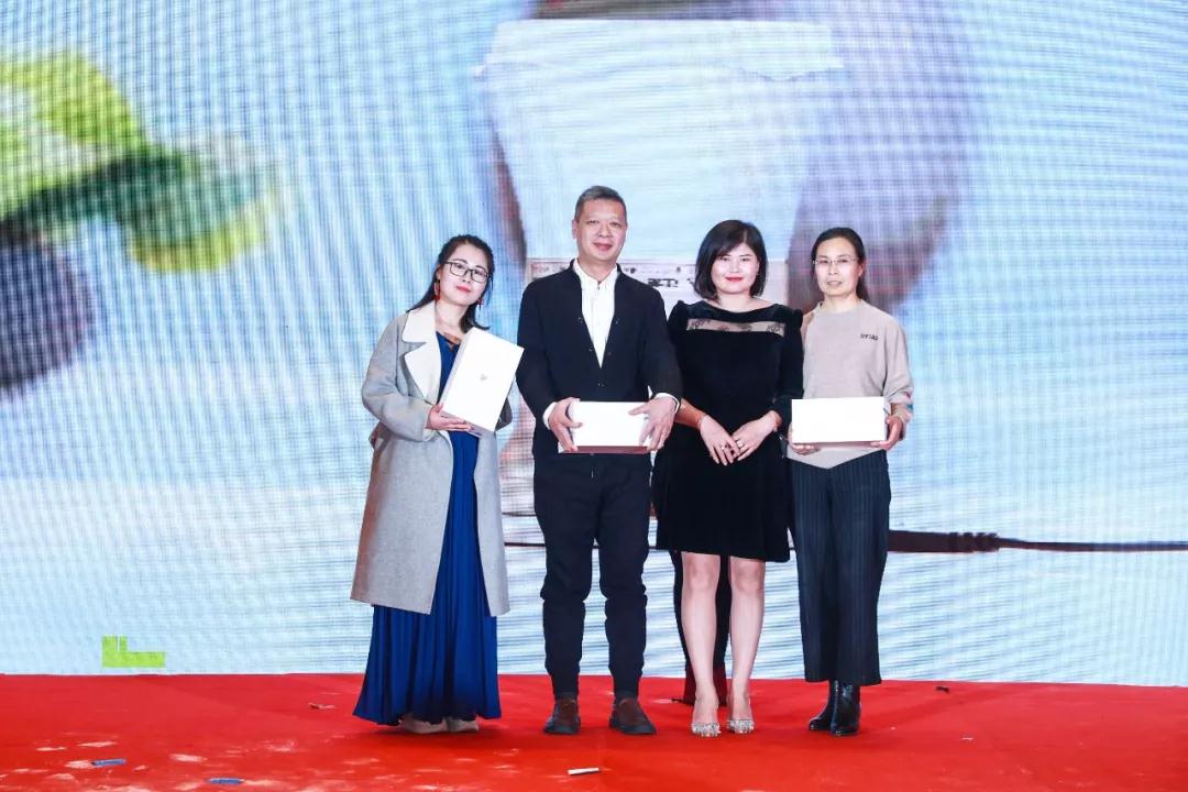 熱烈慶?！白兏飫?chuàng)新 揚帆未來”北京中成康富2019年合伙人年會勝利召開